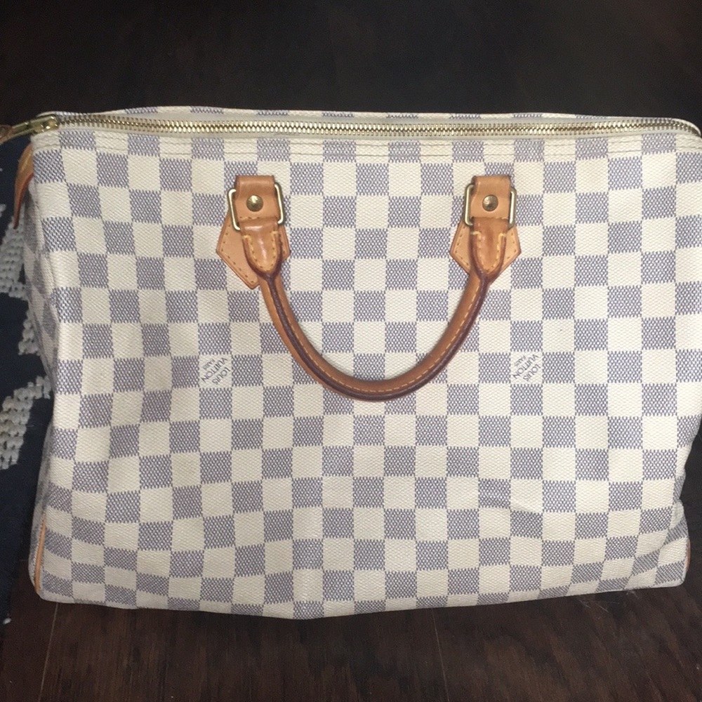 Luis Vuitton speedy bag